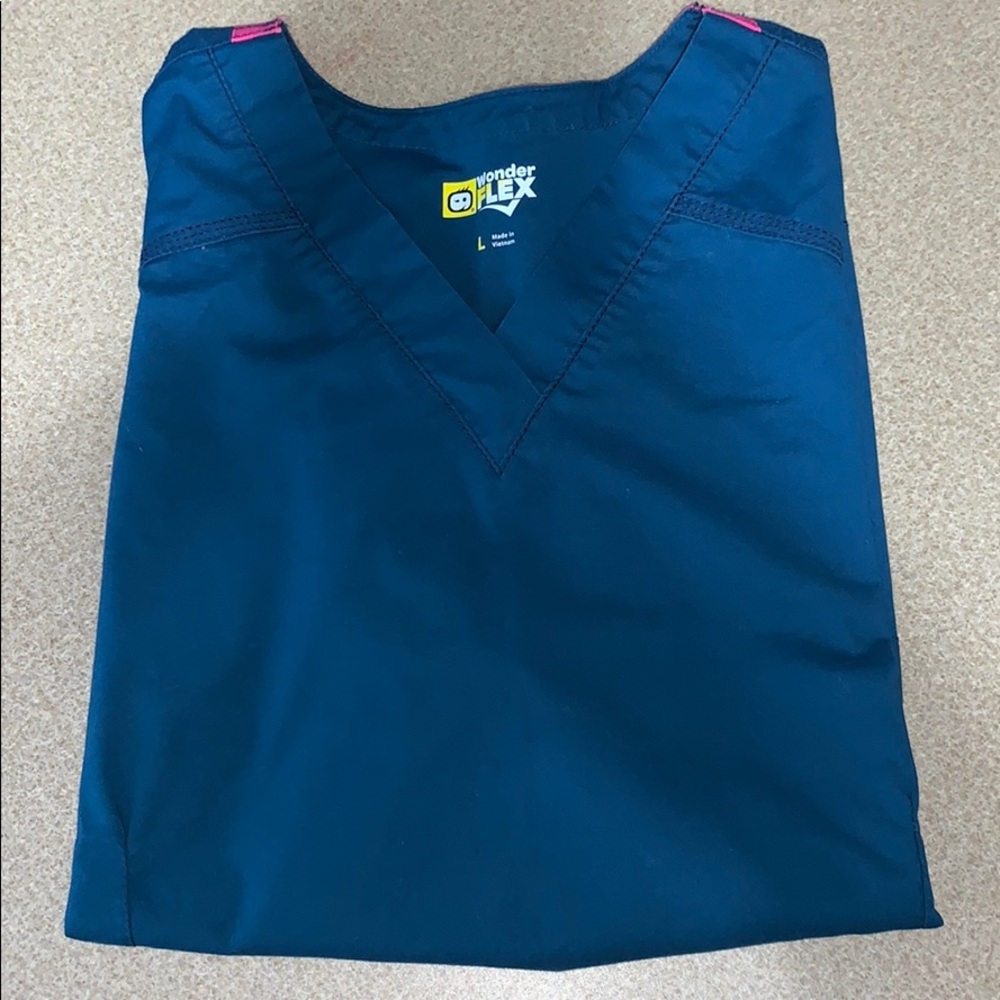 WONDER FLEX SCRUB TOP L✨